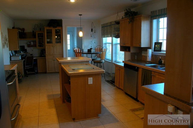 Image number 8 for the current listing