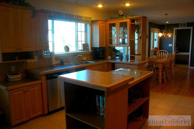 Image number 9 for the current listing
