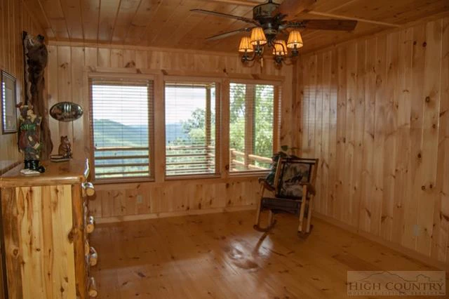 Image number 3 for the current listing