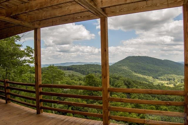 Image number 5 for the current listing