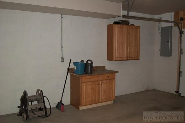 Image number 9 for the current listing