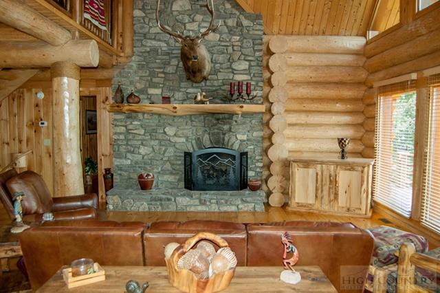 Image number 15 for the current listing