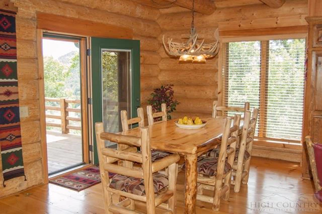 Image number 18 for the current listing