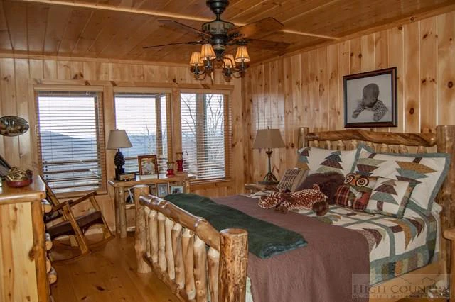 Image number 3 for the current listing