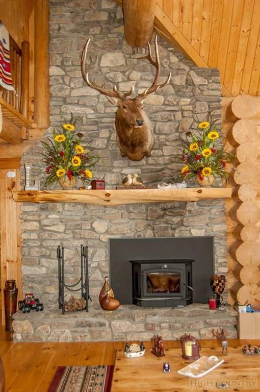 Image number 15 for the current listing
