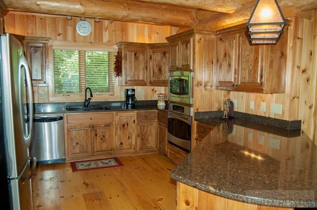 Image number 18 for the current listing
