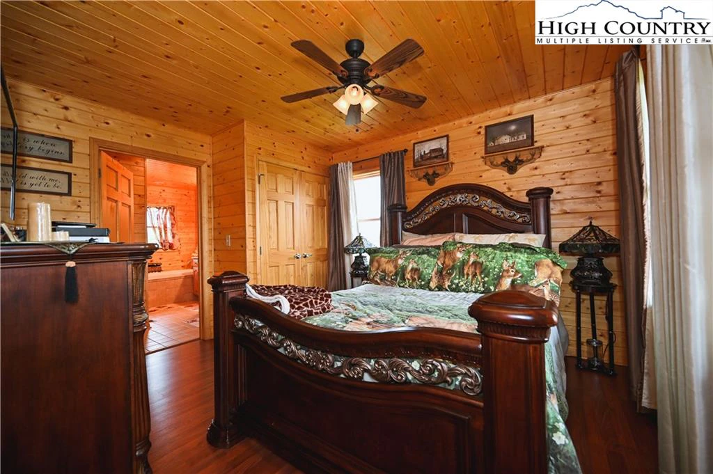 Image number 3 for the current listing