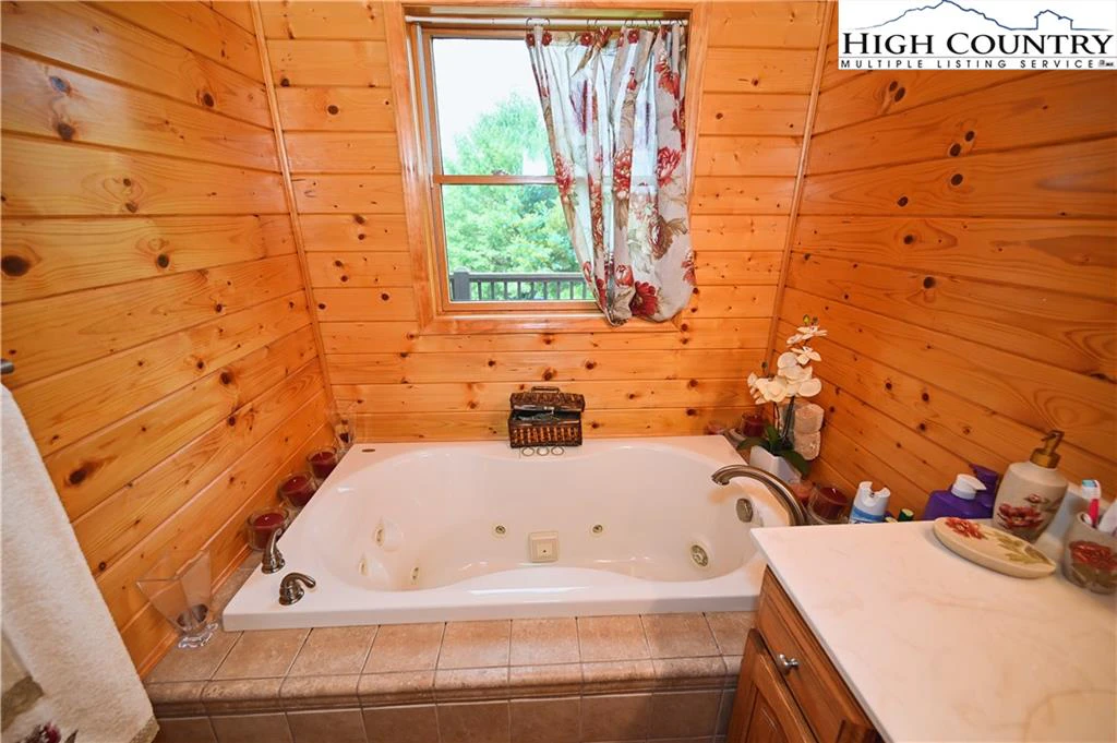 Image number 6 for the current listing