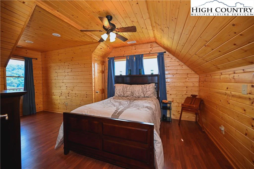 Image number 9 for the current listing