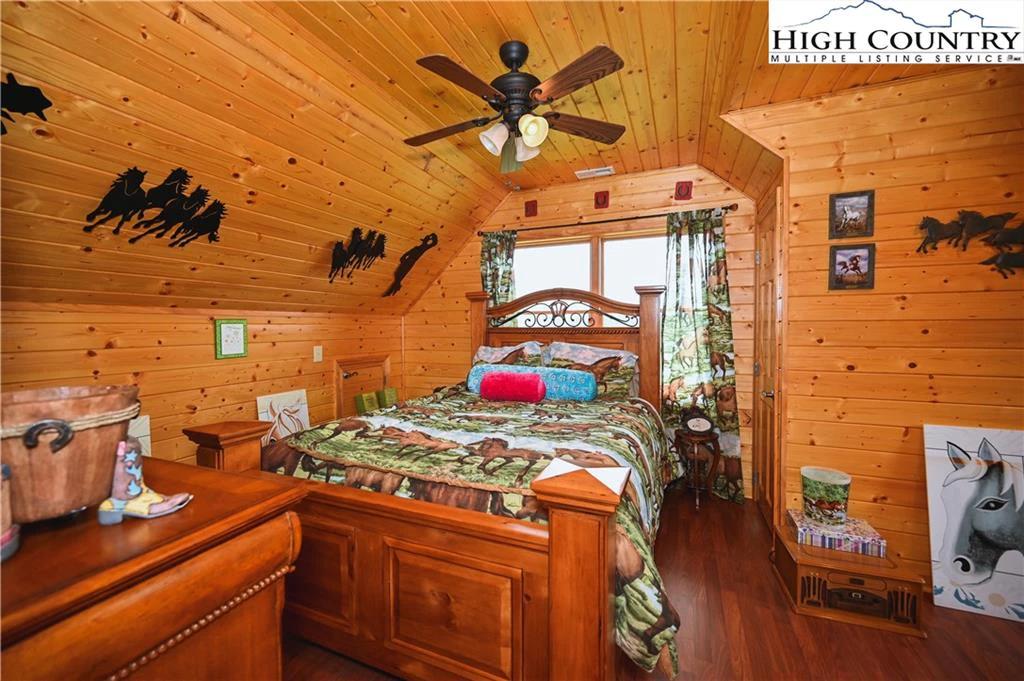 Image number 12 for the current listing