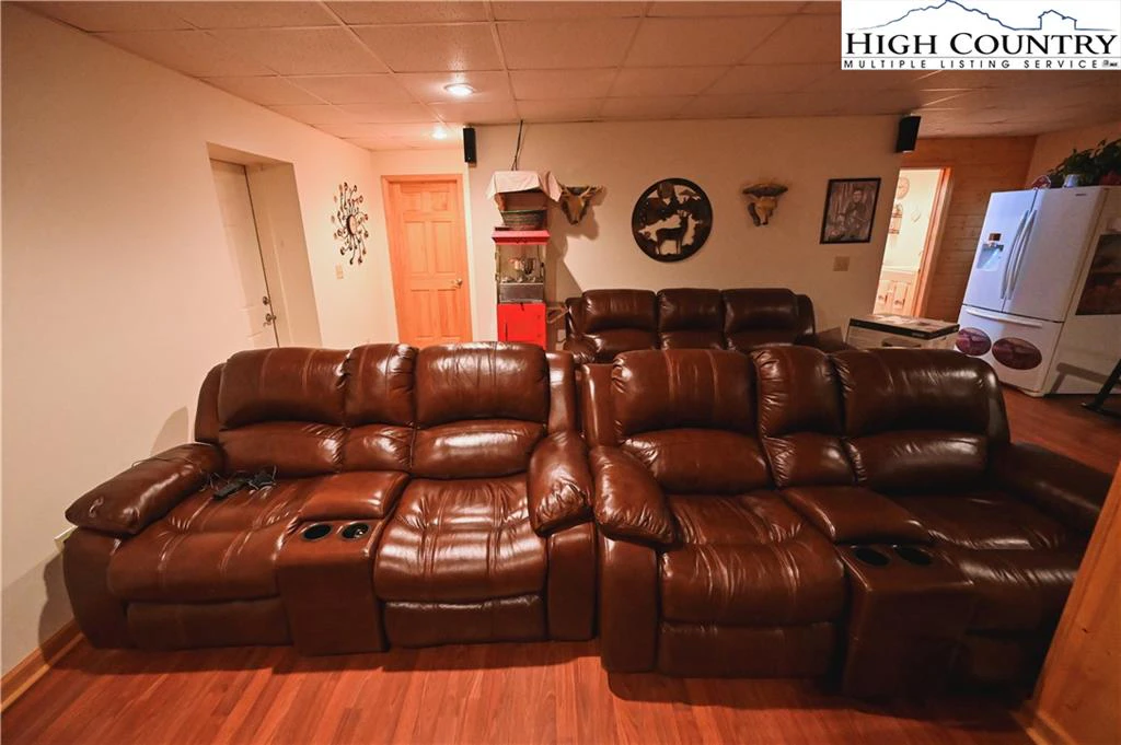 Image number 18 for the current listing