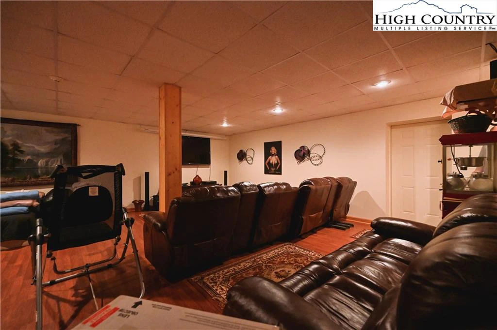 Image number 21 for the current listing