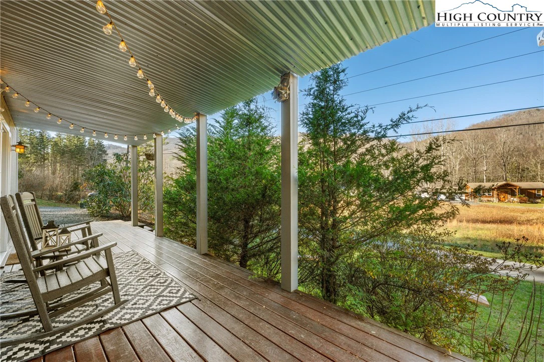 Image number 14 for the current listing