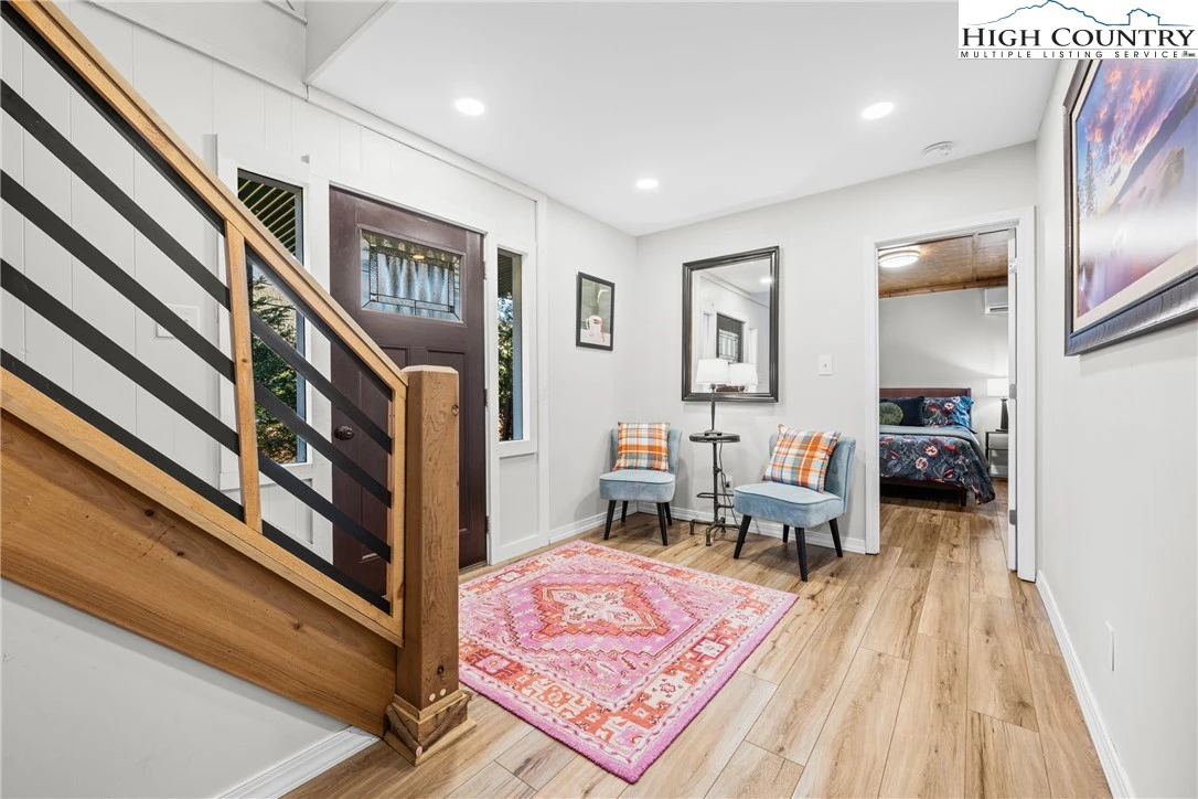 Image number 8 for the current listing