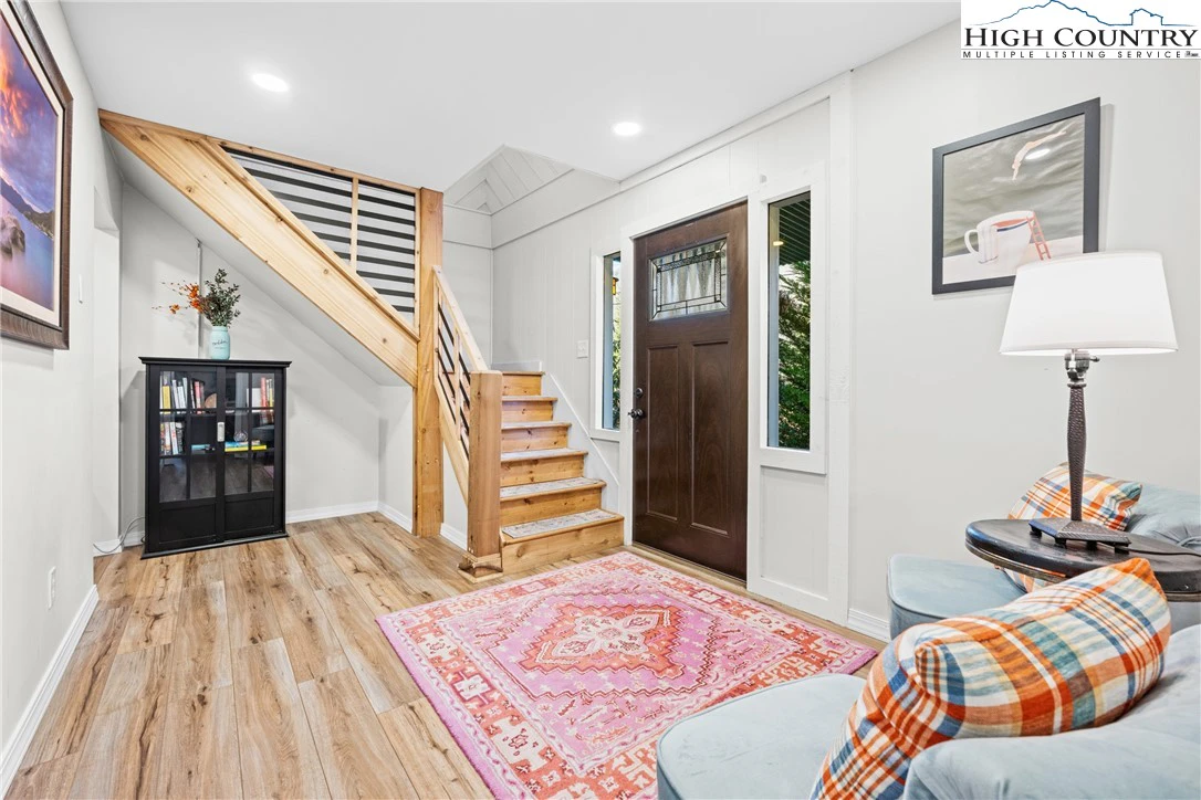 Image number 9 for the current listing