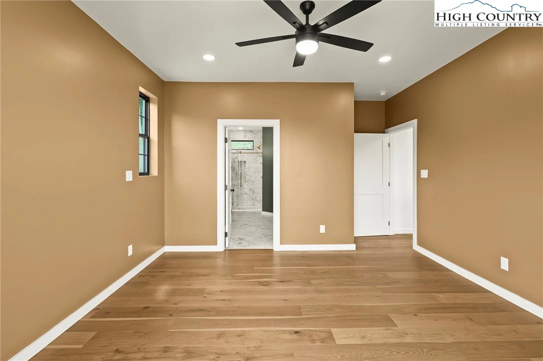 Image number 1 for the current listing