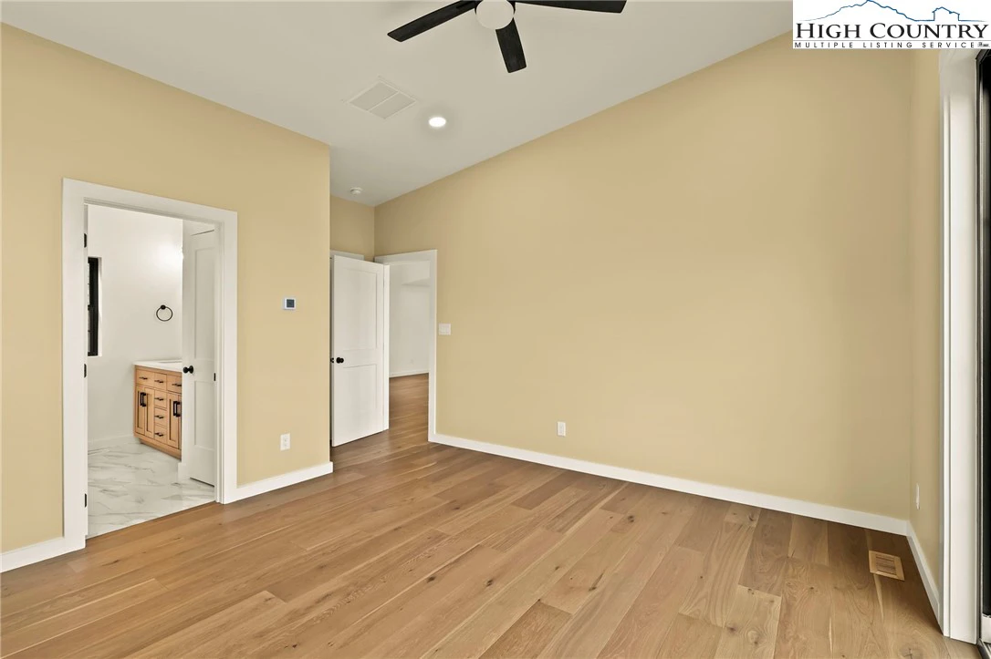 Image number 4 for the current listing