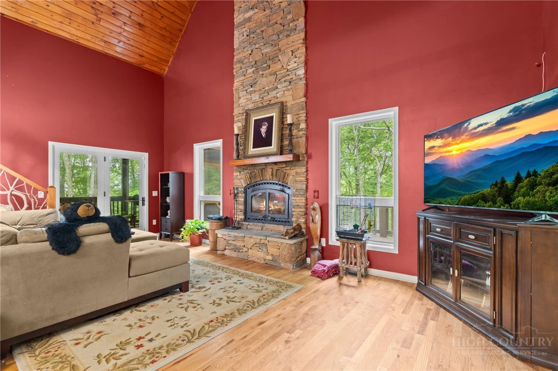 Image number 4 for the current listing