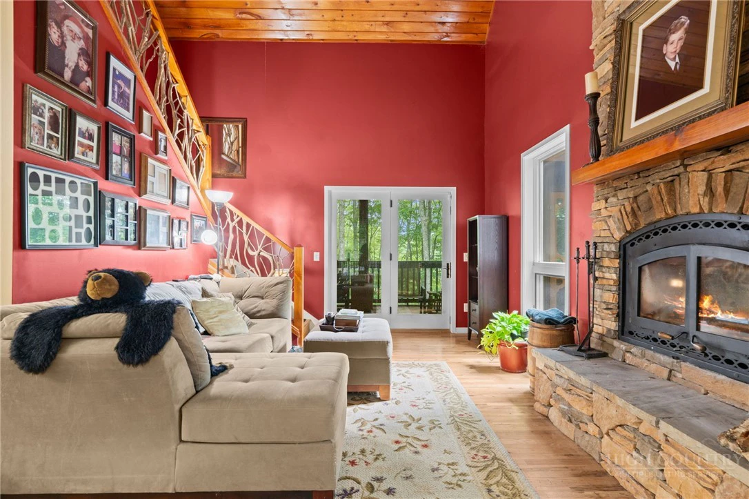 Image number 5 for the current listing