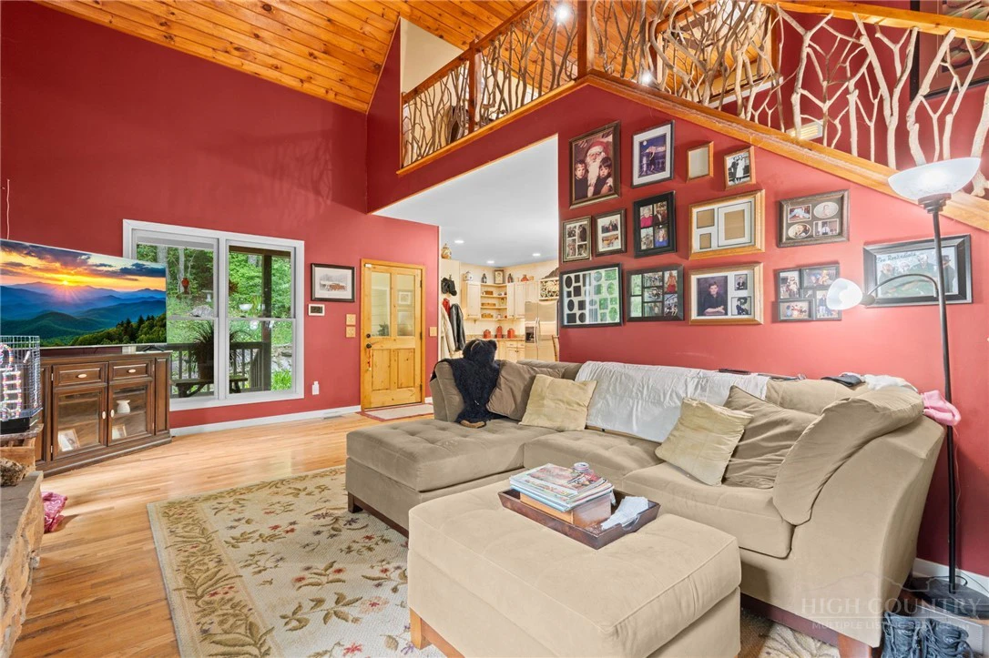 Image number 6 for the current listing