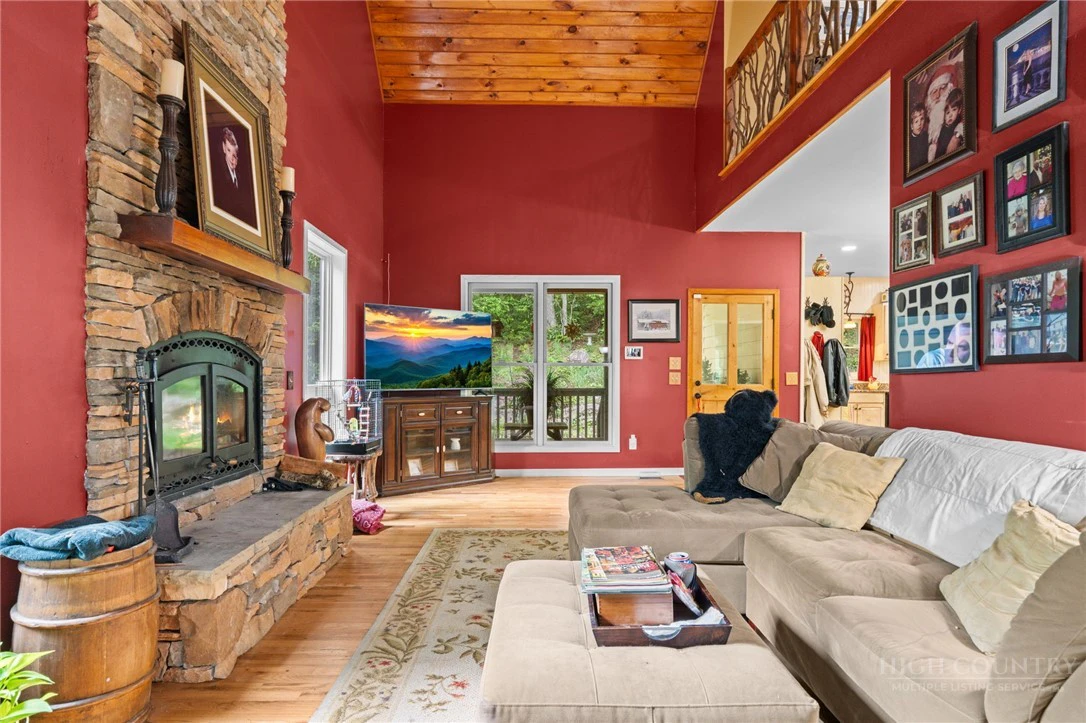 Image number 7 for the current listing