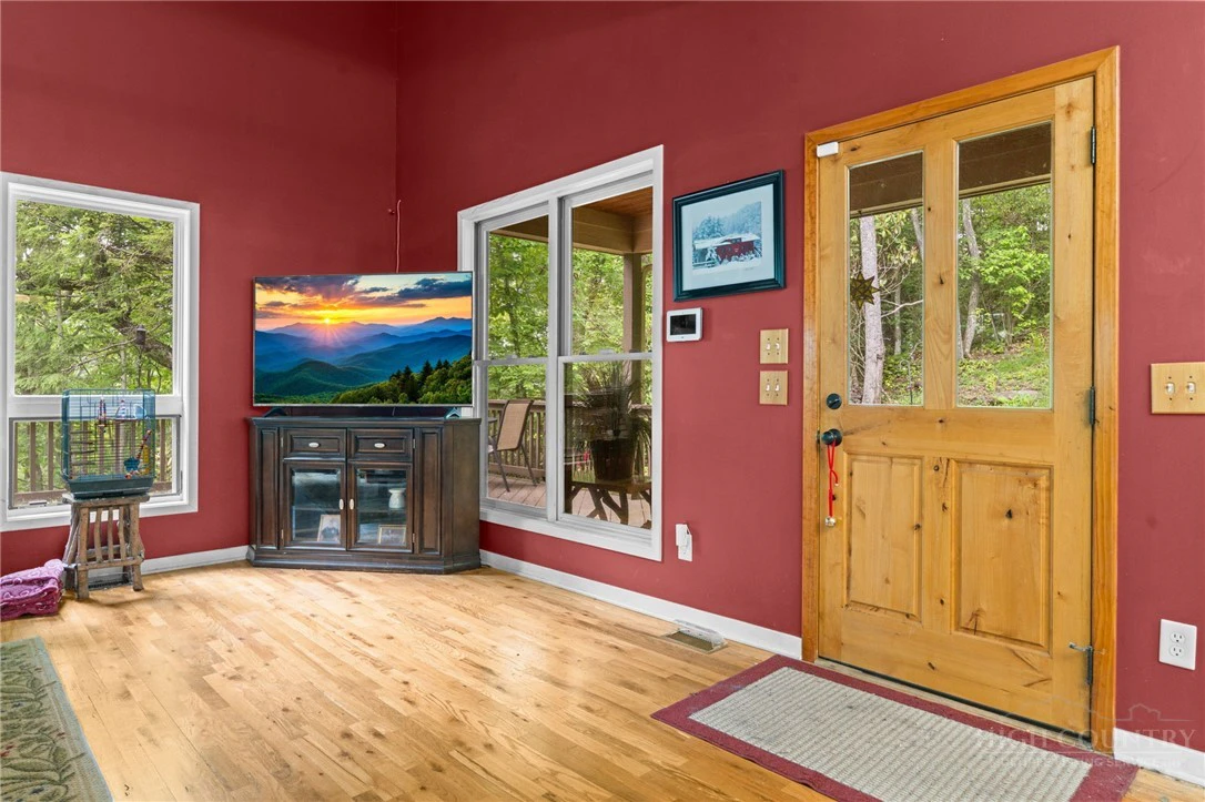 Image number 8 for the current listing