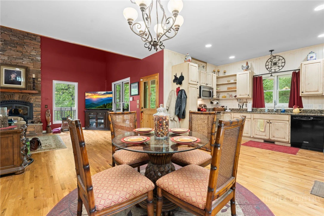 Image number 10 for the current listing