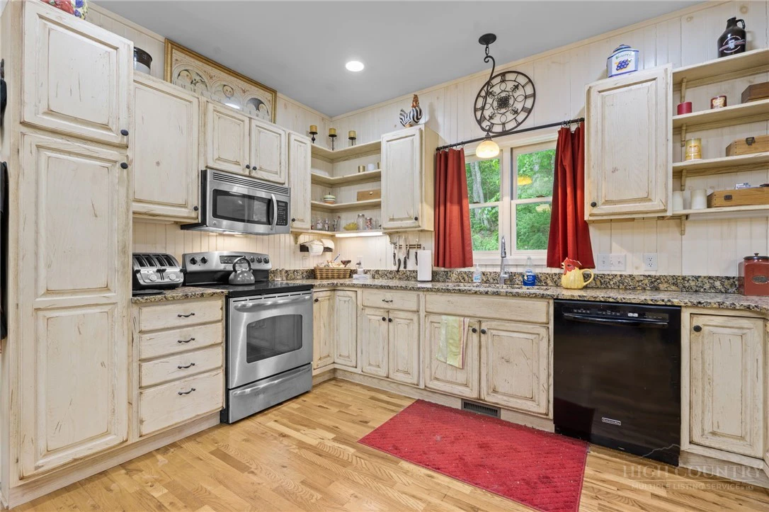 Image number 11 for the current listing