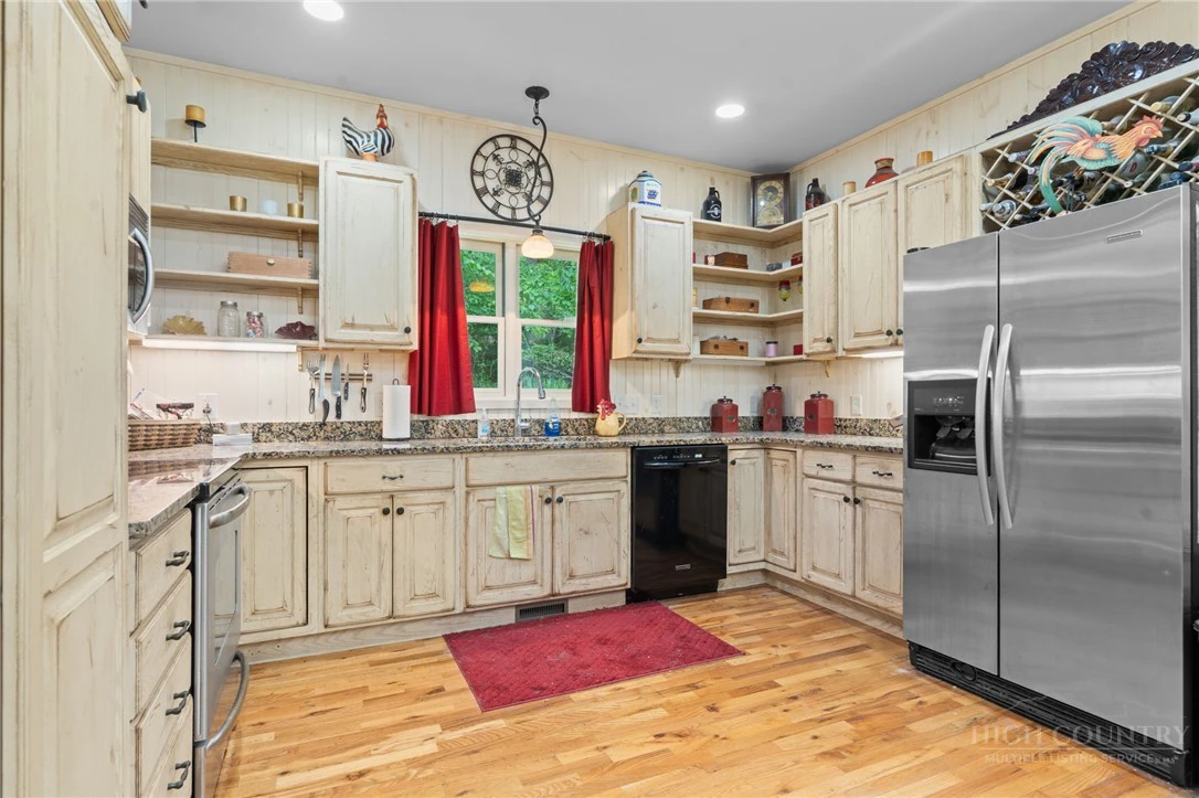 Image number 12 for the current listing