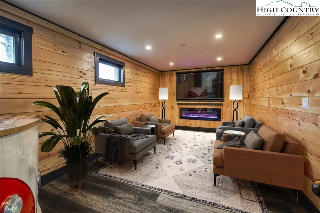 Image number 7 for the current listing
