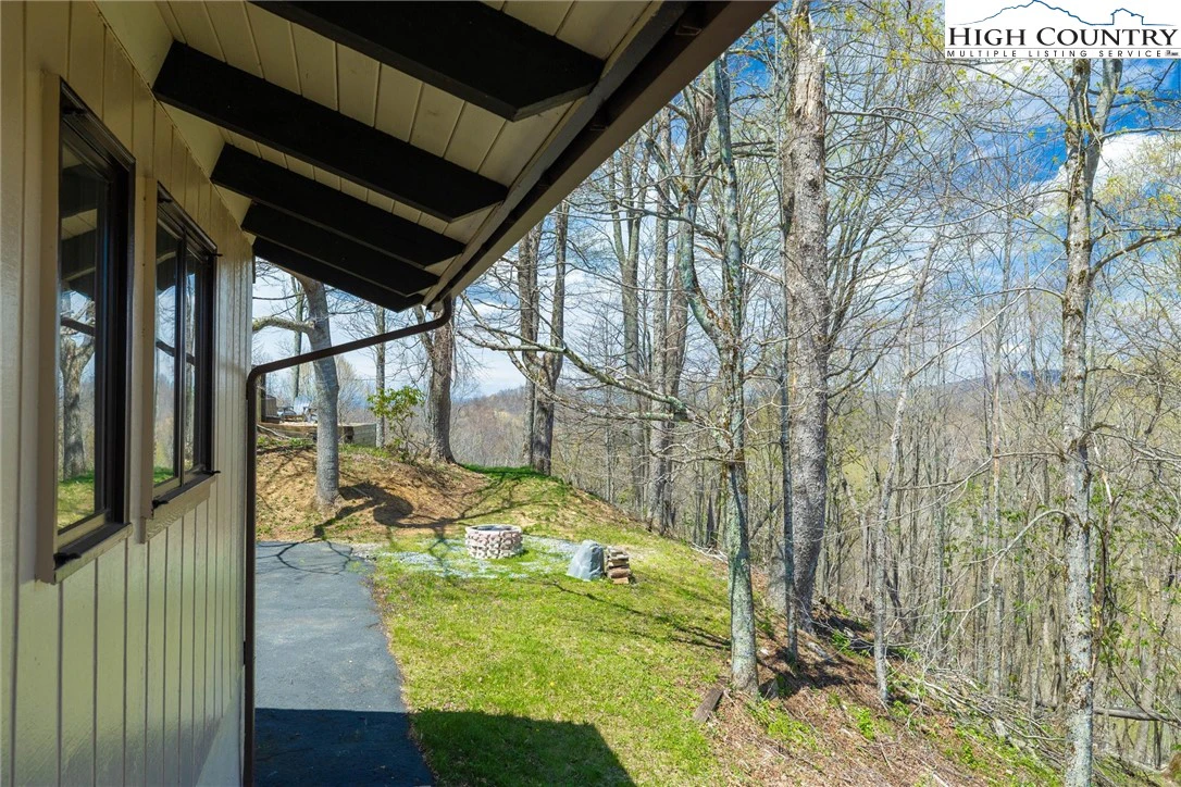 Image number 14 for the current listing