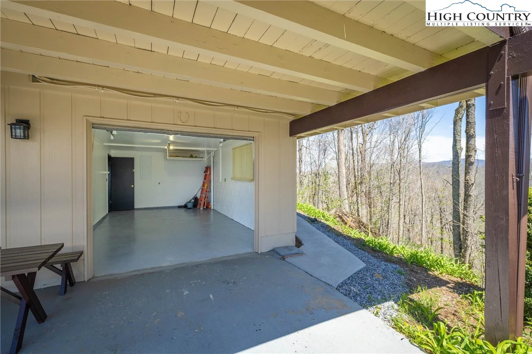 Image number 15 for the current listing