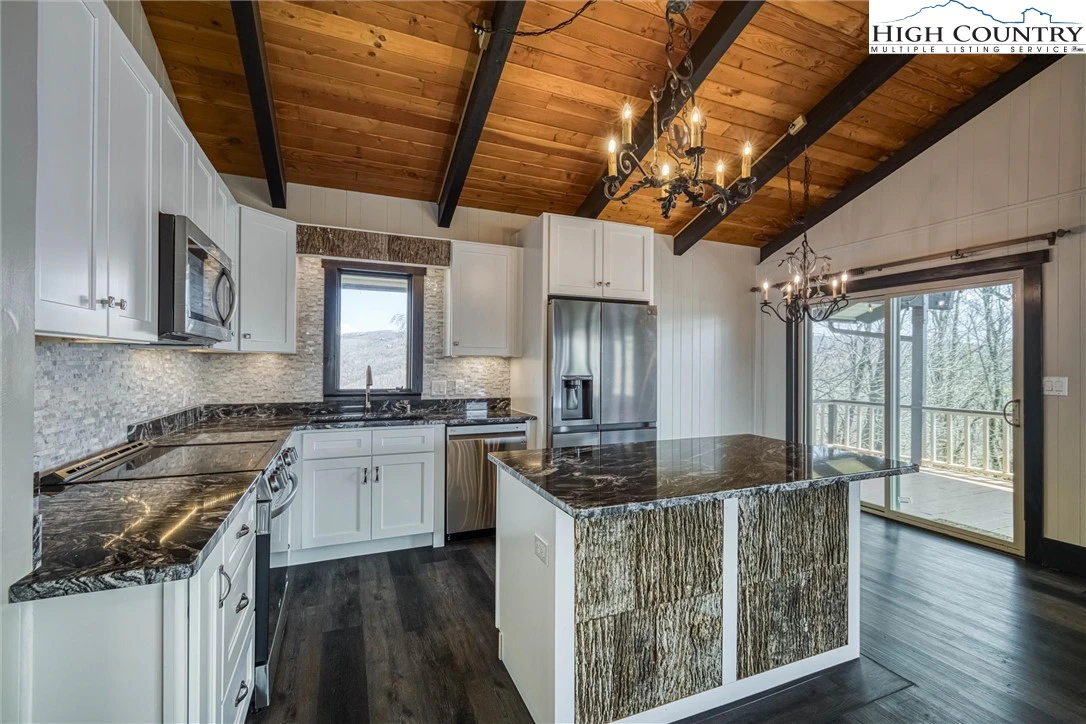 Image number 4 for the current listing