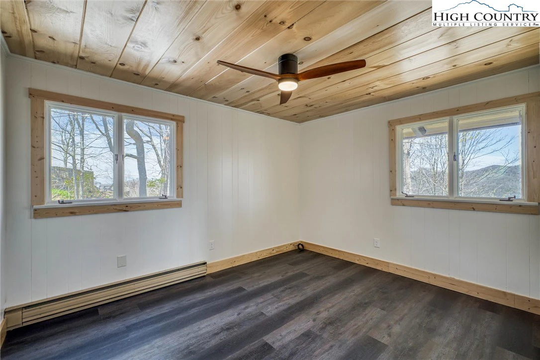 Image number 2 for the current listing
