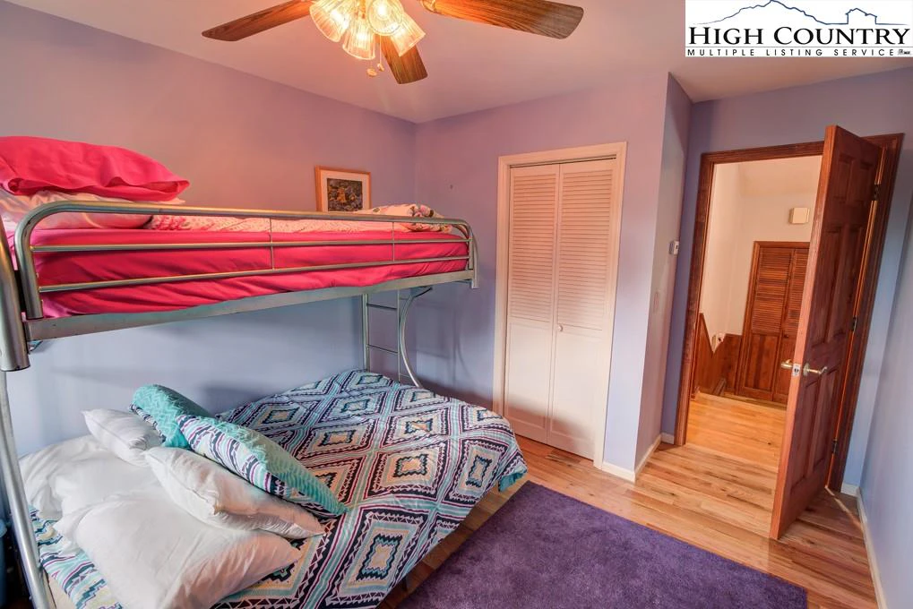 Image number 3 for the current listing