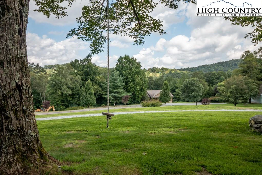 Image number 13 for the current listing