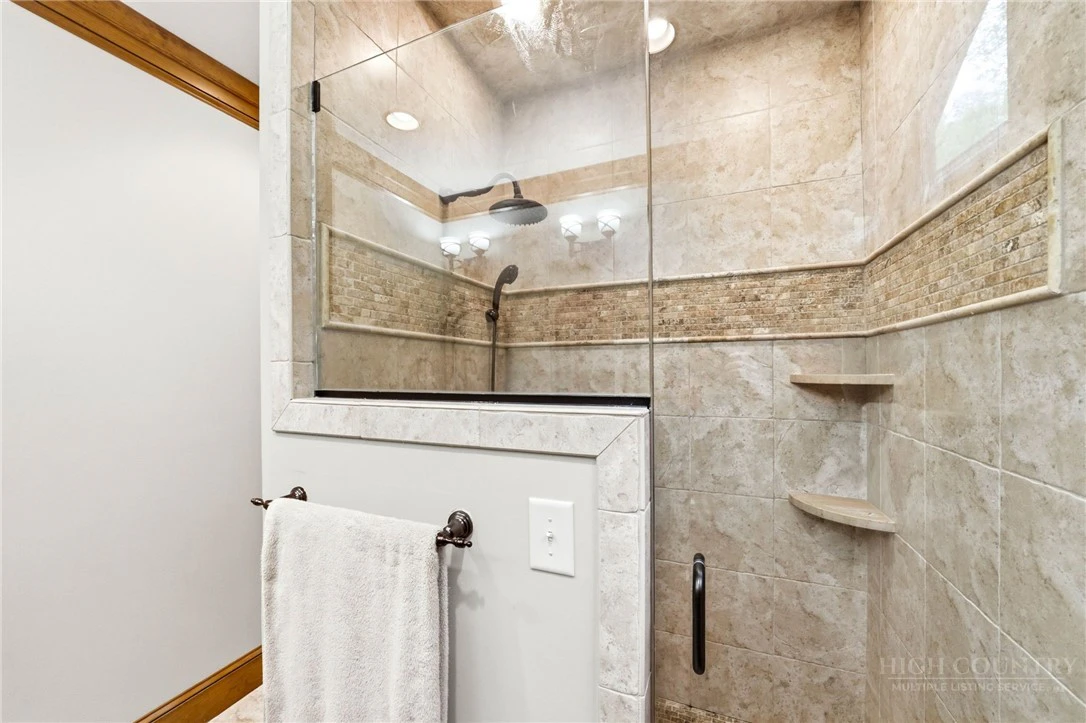 Image number 2 for the current listing