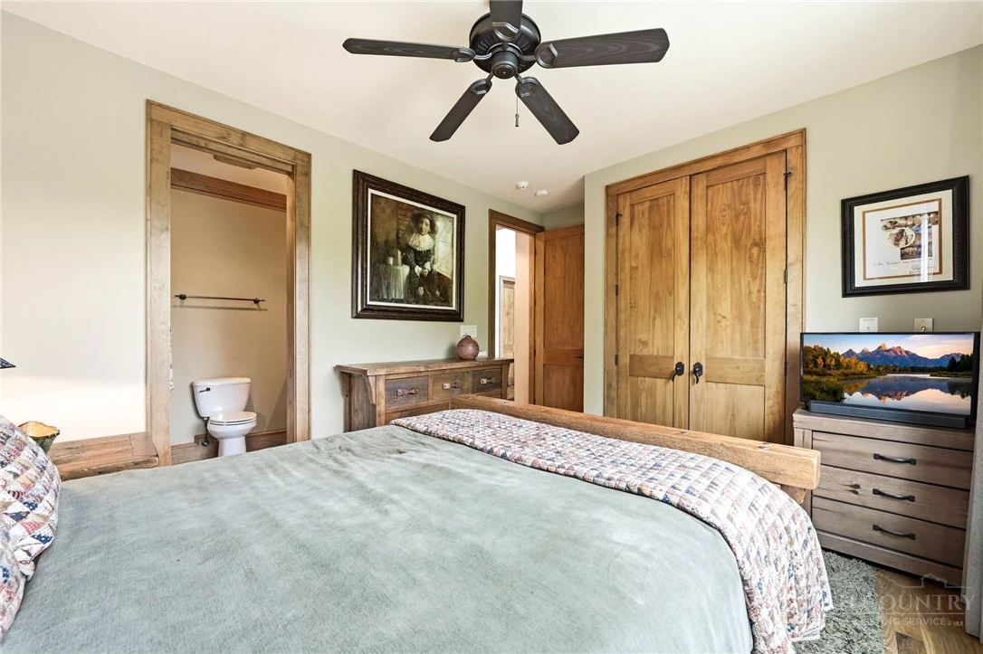 Image number 14 for the current listing