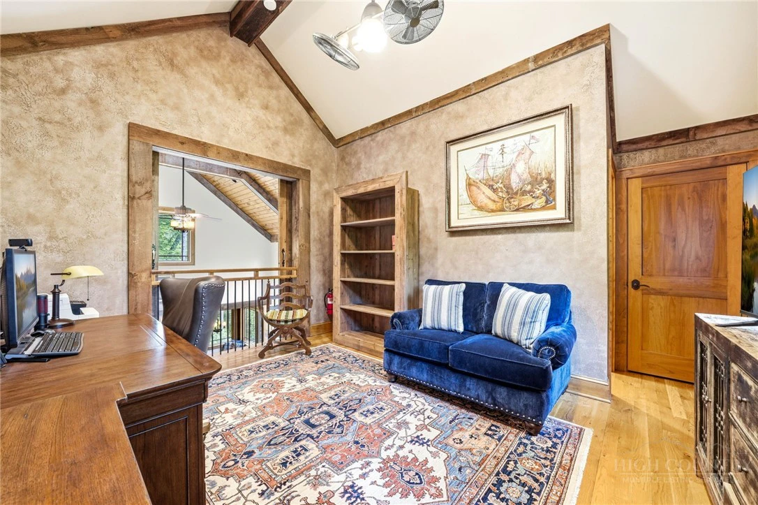 Image number 11 for the current listing