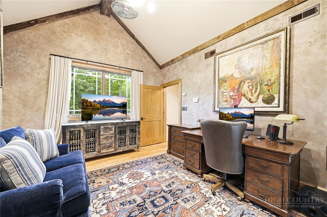 Image number 10 for the current listing