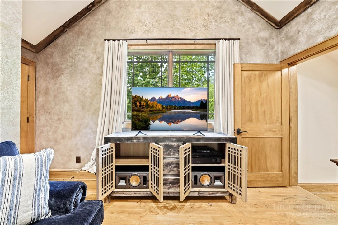 Image number 9 for the current listing