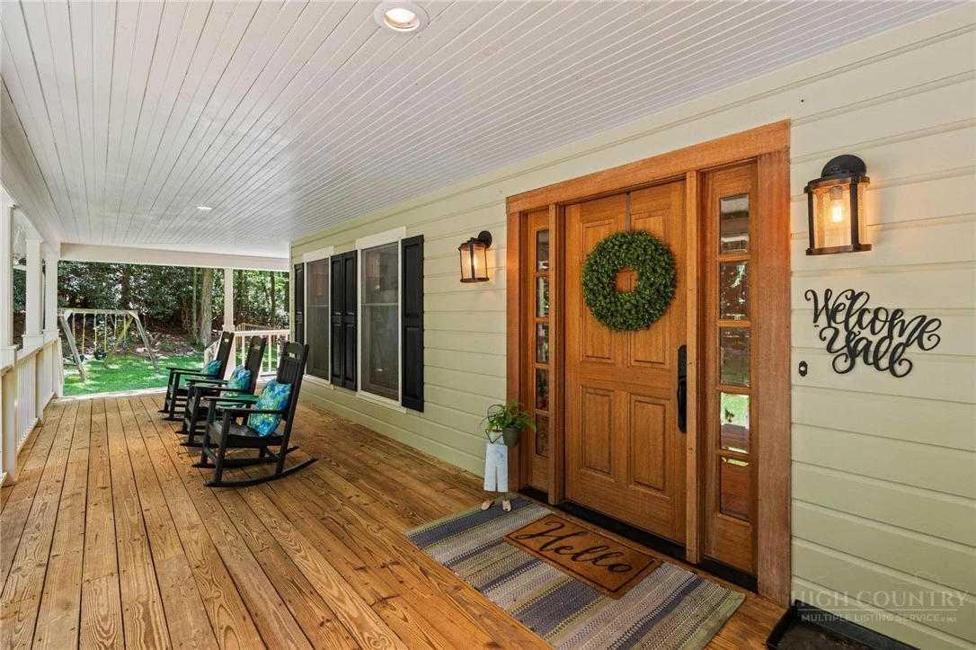Image number 2 for the current listing
