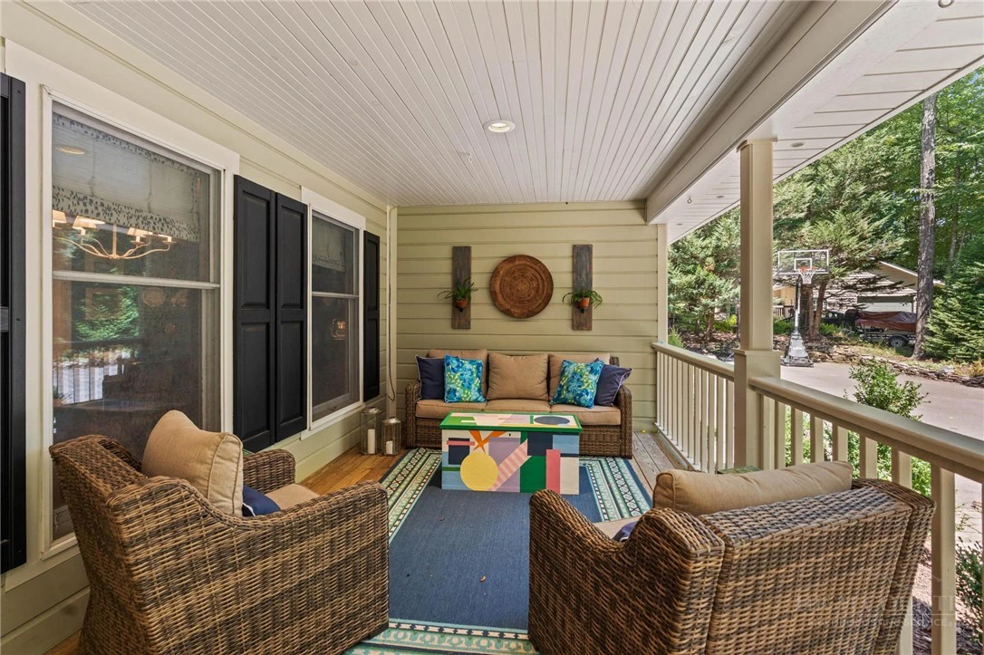 Image number 3 for the current listing