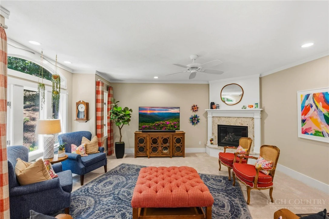 Image number 5 for the current listing
