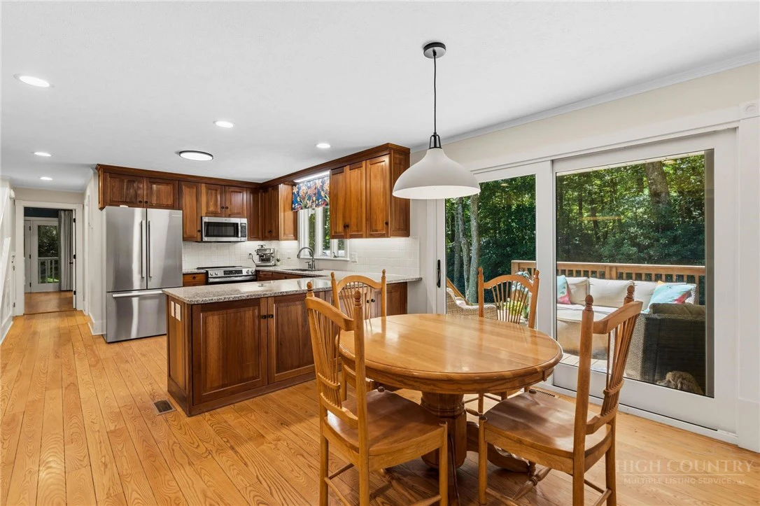 Image number 12 for the current listing