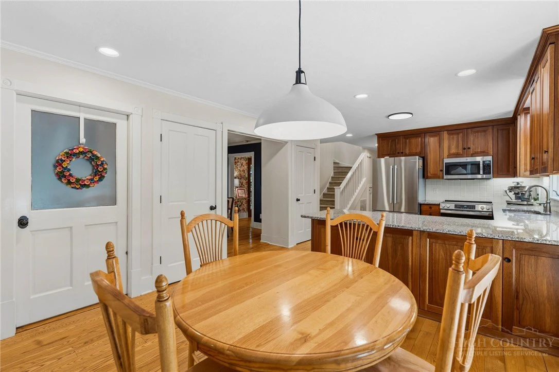 Image number 13 for the current listing