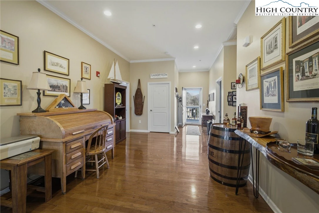 Image number 18 for the current listing