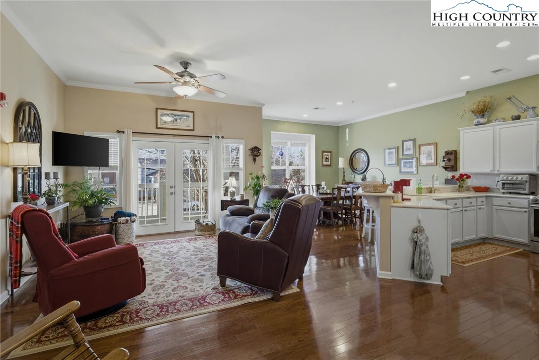 Image number 16 for the current listing