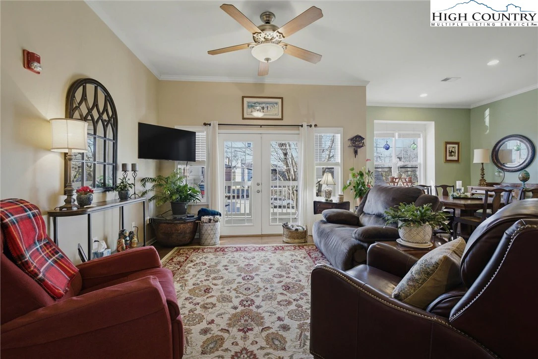 Image number 15 for the current listing