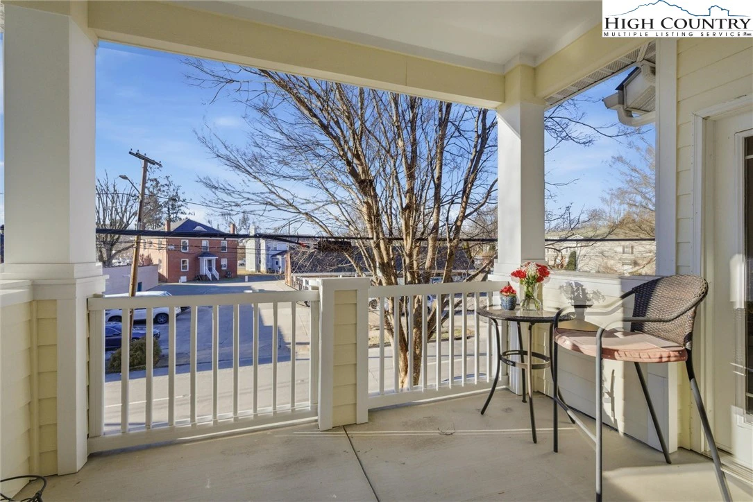 Image number 14 for the current listing
